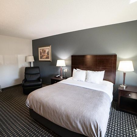 Quality Inn & Suites Watertown Near Prairie Lakes Ice Arena Eksteriør bilde