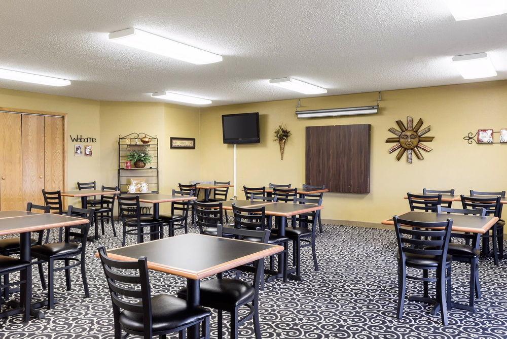 Quality Inn & Suites Watertown Near Prairie Lakes Ice Arena Eksteriør bilde