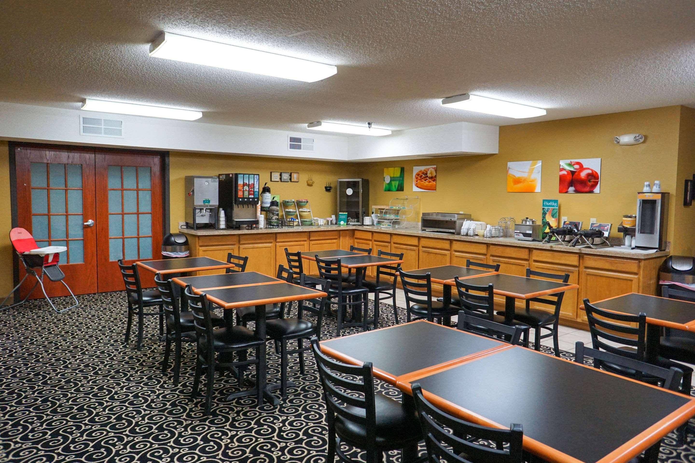 Quality Inn & Suites Watertown Near Prairie Lakes Ice Arena Eksteriør bilde