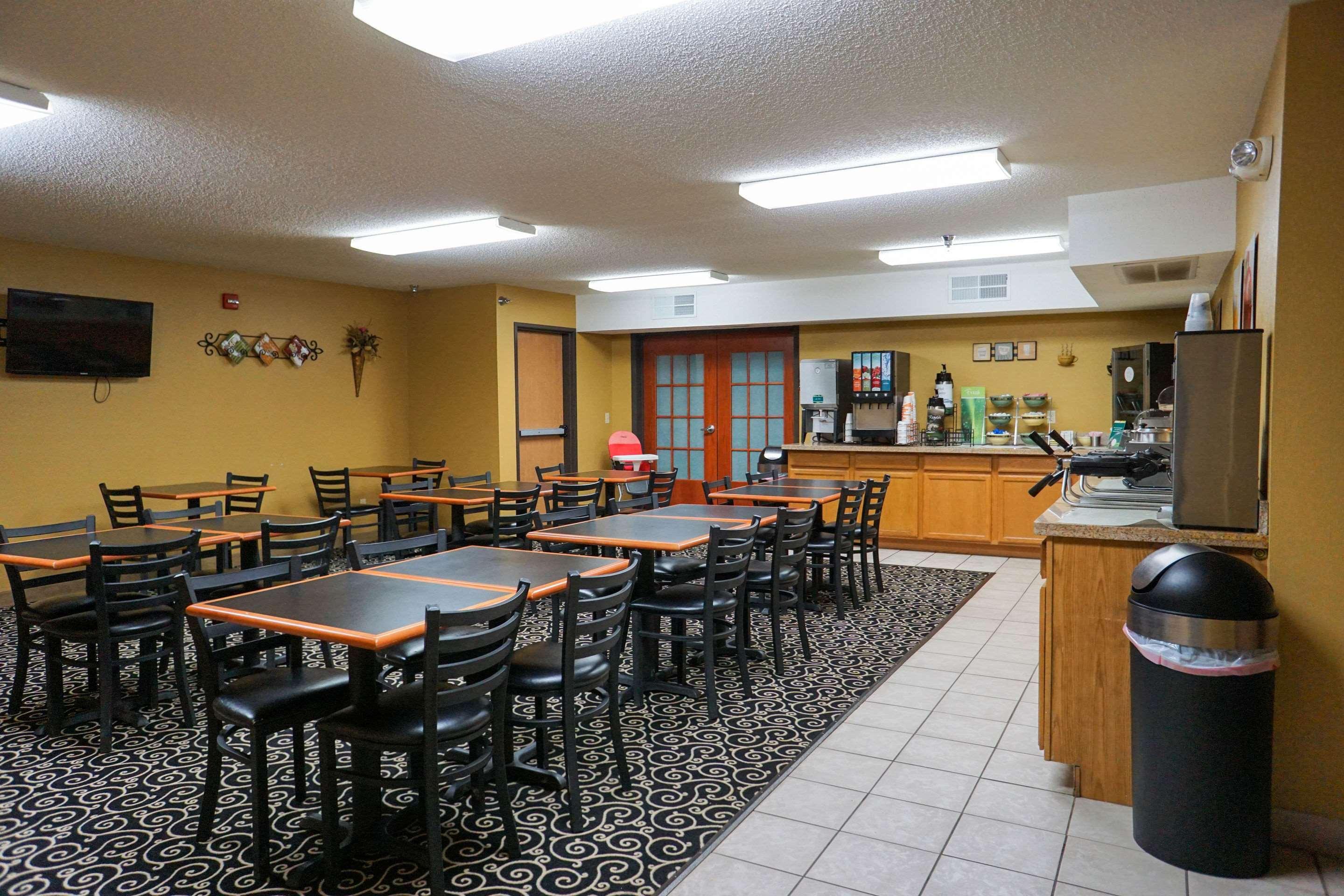 Quality Inn & Suites Watertown Near Prairie Lakes Ice Arena Eksteriør bilde
