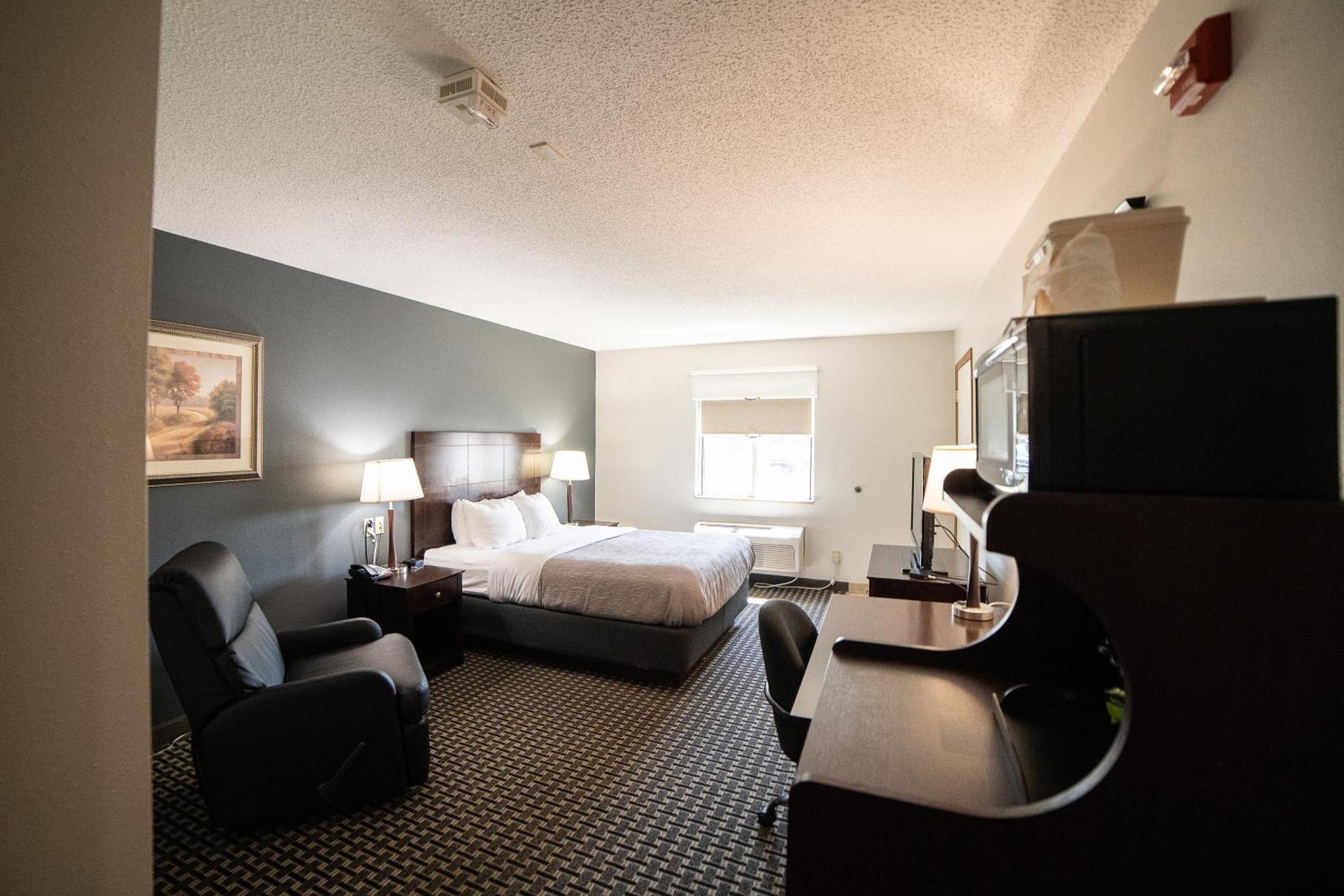 Quality Inn & Suites Watertown Near Prairie Lakes Ice Arena Eksteriør bilde