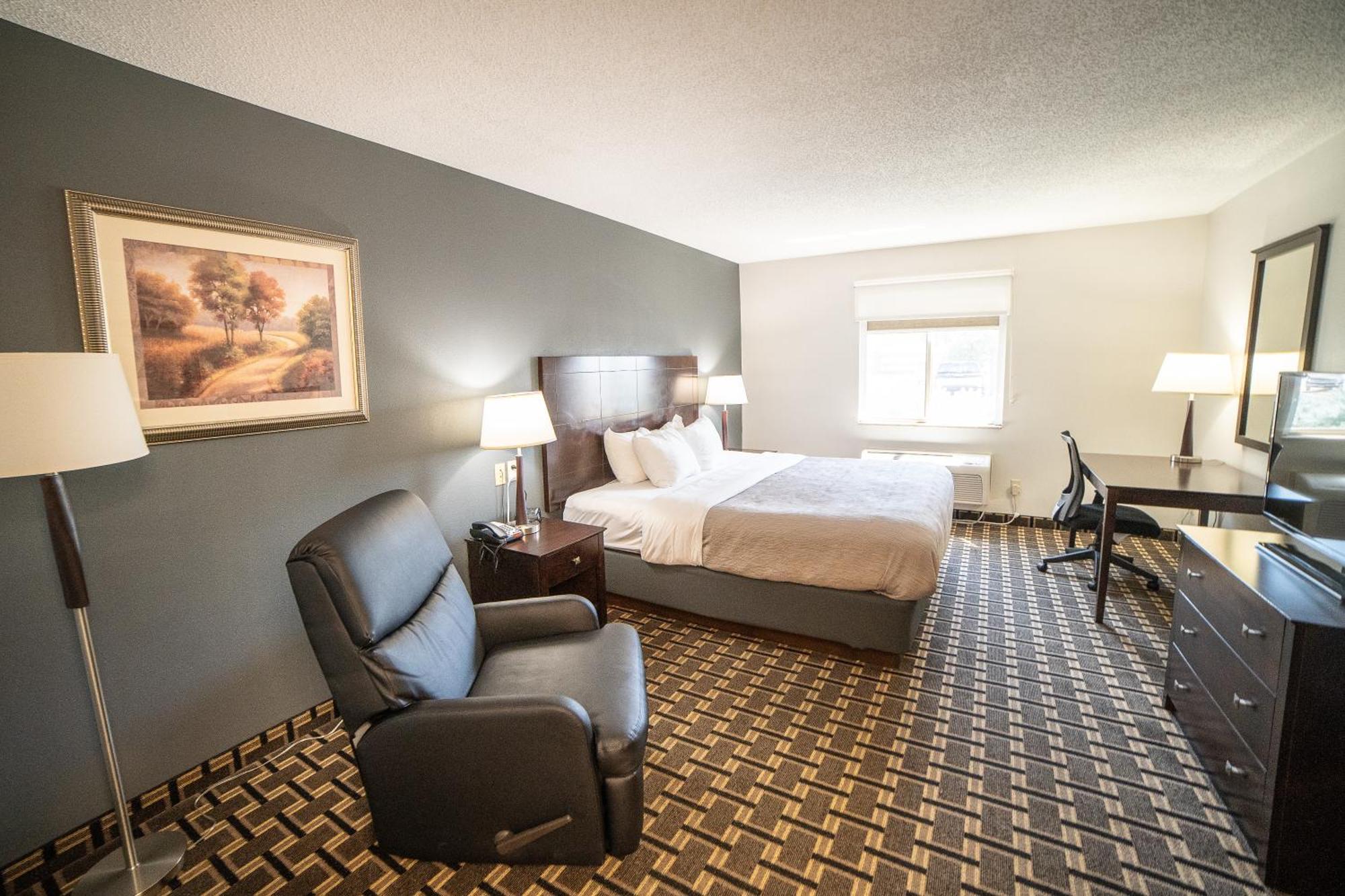 Quality Inn & Suites Watertown Near Prairie Lakes Ice Arena Eksteriør bilde