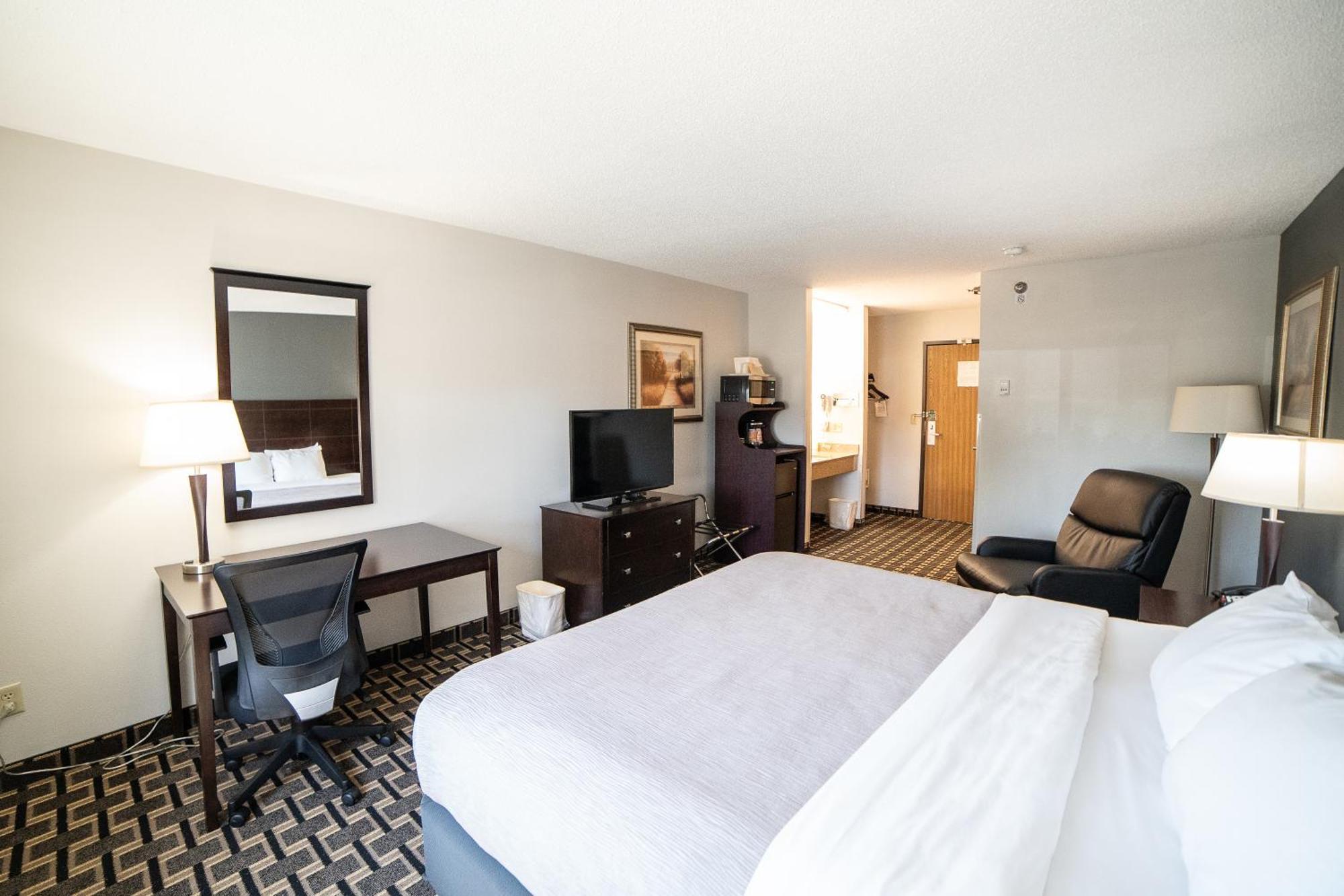 Quality Inn & Suites Watertown Near Prairie Lakes Ice Arena Eksteriør bilde