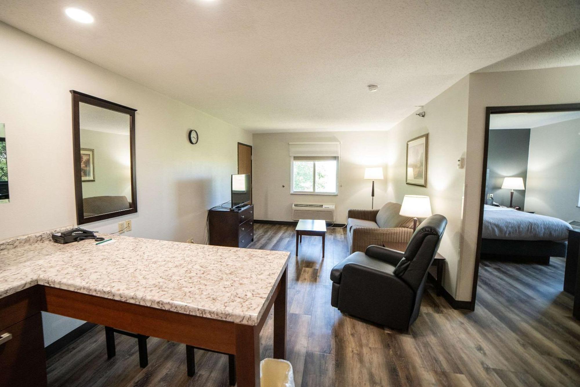Quality Inn & Suites Watertown Near Prairie Lakes Ice Arena Eksteriør bilde
