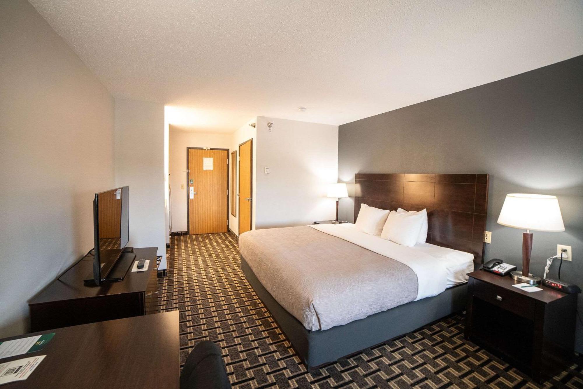 Quality Inn & Suites Watertown Near Prairie Lakes Ice Arena Eksteriør bilde