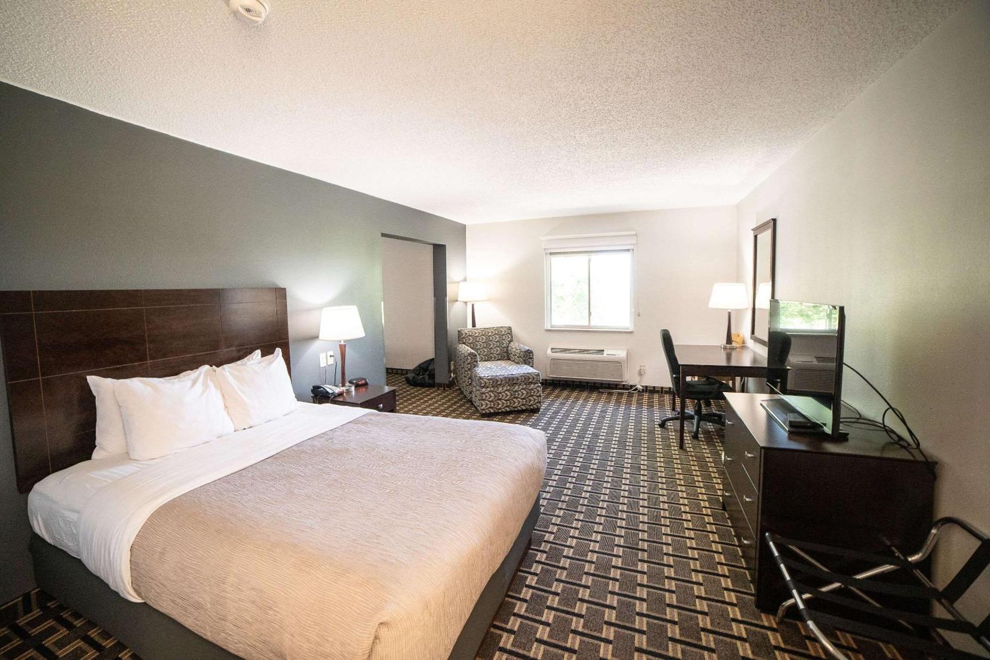 Quality Inn & Suites Watertown Near Prairie Lakes Ice Arena Eksteriør bilde
