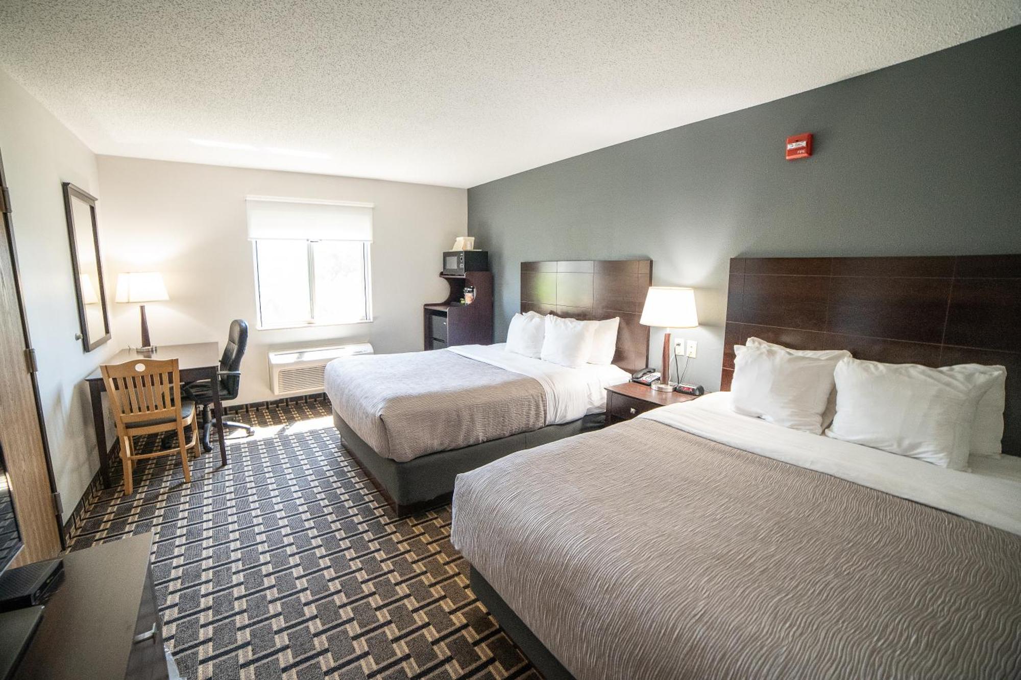 Quality Inn & Suites Watertown Near Prairie Lakes Ice Arena Eksteriør bilde