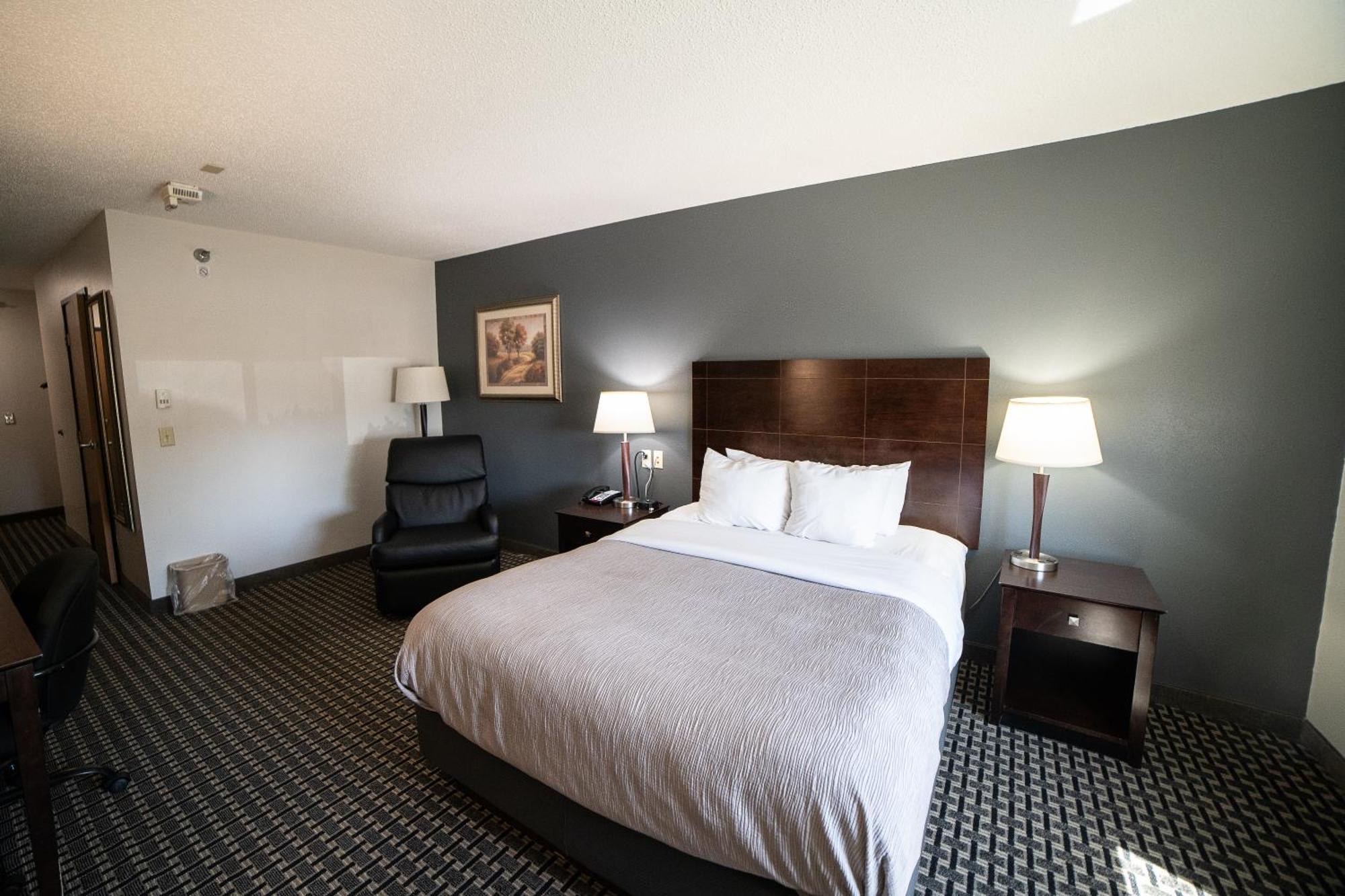 Quality Inn & Suites Watertown Near Prairie Lakes Ice Arena Eksteriør bilde