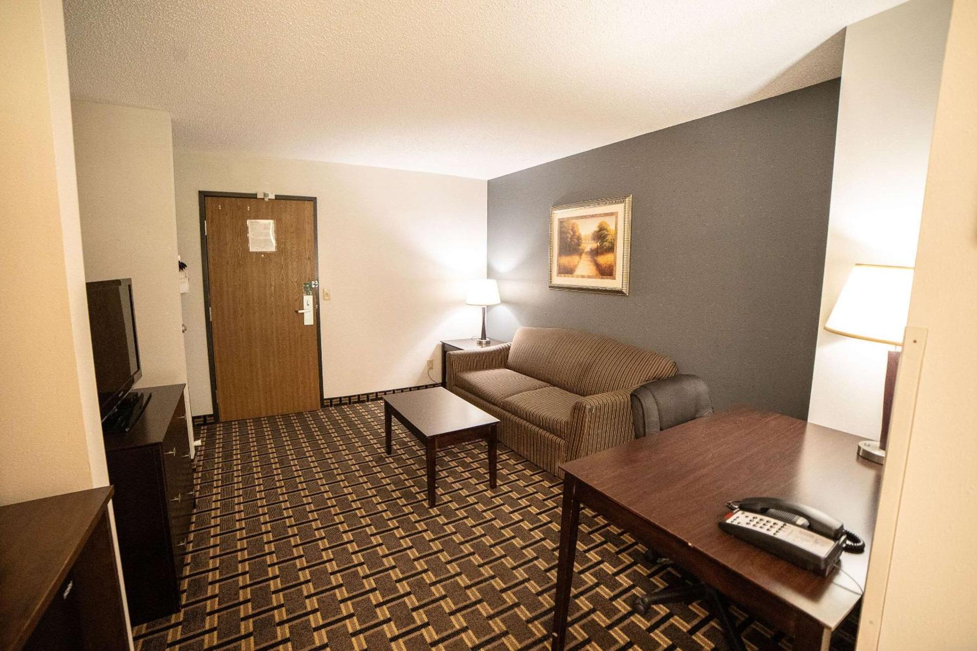 Quality Inn & Suites Watertown Near Prairie Lakes Ice Arena Eksteriør bilde
