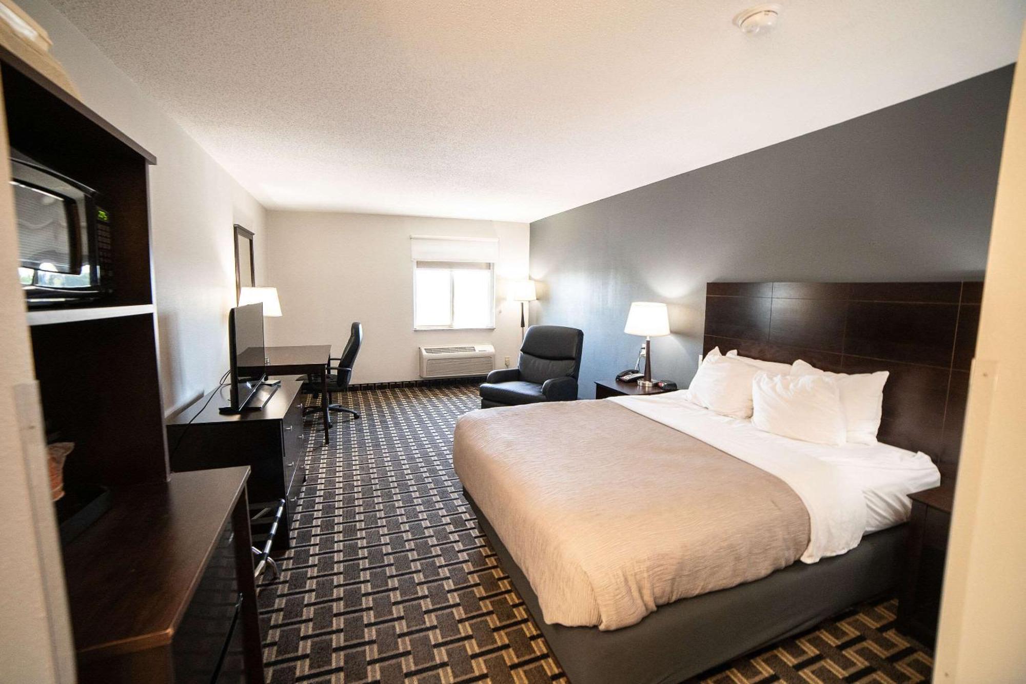 Quality Inn & Suites Watertown Near Prairie Lakes Ice Arena Eksteriør bilde