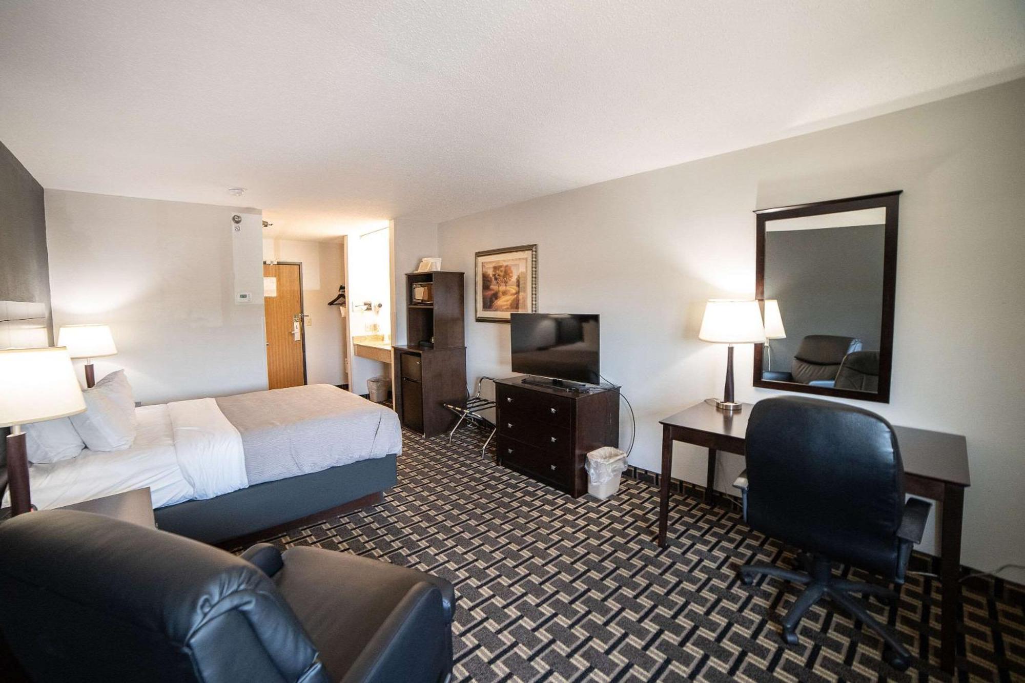 Quality Inn & Suites Watertown Near Prairie Lakes Ice Arena Eksteriør bilde